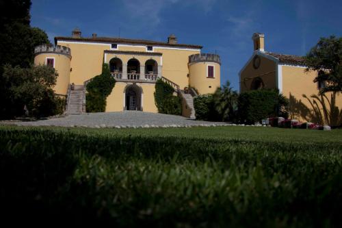 a large house with a lawn in front of it at Castello di Serragiumenta in Firmo