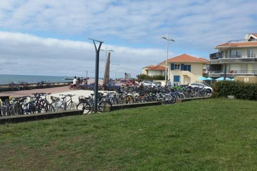a bunch of bikes parked next to a beach at Beach Front Apartment Eljocri in Capbreton
