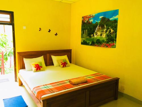 Llit o llits en una habitació de Sudu Neluma Home Stay
