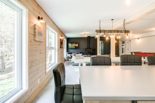 Ruang duduk di Le Grand Shack- Locations du Sommet