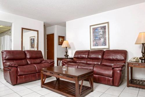 a living room with a couch and a table at Shell Motel Hollywood in Hollywood