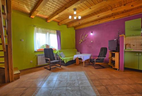 Zdjęcie z galerii obiektu Całoroczne domki apartamentowe "Pod lipą" Izabela Konopelska w mieście Ustrzyki Dolne