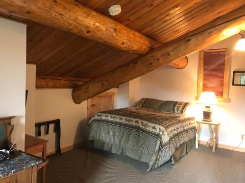 A bed or beds in a room at Lake Louise Lodge, Alaska