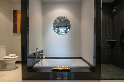Ett badrum på Two bedrooms pool villa at Saiyuan estate