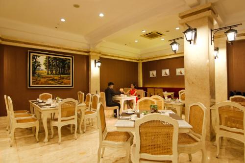 
A restaurant or other place to eat at Gallery Prawirotaman Hotel
