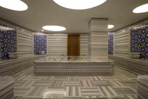 A bathroom at Radisson Blu Hotel Ankara Cankaya