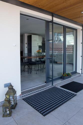 an open glass door of a house with a table at Gite Jehl GO10 in Artolsheim