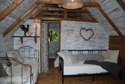 Gallery image of La Cabane Du Verger in Salives