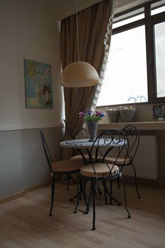 a table and chairs in a room with a window at Boutique Vila Paradis in Deva