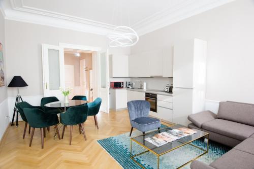 Kuchyň nebo kuchyňský kout v ubytování Studio Apartments Urania - Mai's Apartments