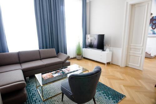 TV a/nebo společenská místnost v ubytování Studio Apartments Urania - Mai's Apartments