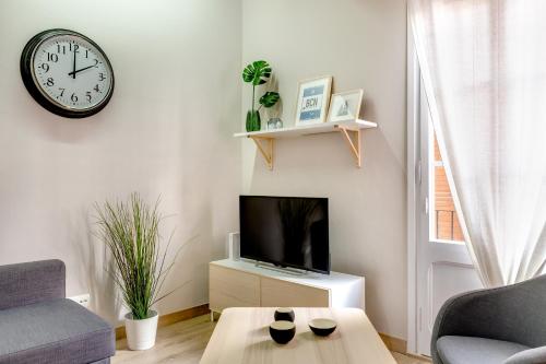 Renovated & Classic 3-Bedroom Sagrada Familia Apartment