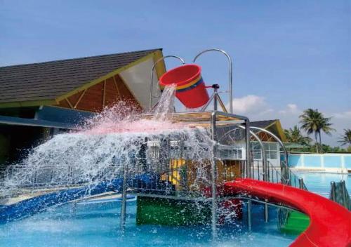 a water slide in the middle of a swimming pool at Cahaya Villa Garut in Garut