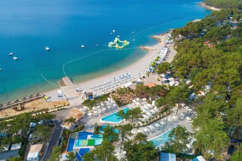 Letecký snímek ubytování Ježevac Premium Camping Resort by Valamar