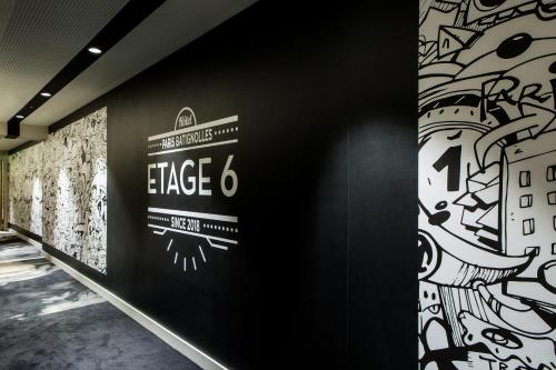 a wall with a sign that reads race six at Mercure Paris 17 Batignolles in Paris