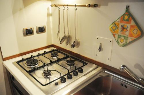 a stove top oven sitting in a kitchen at Dorsoduro - Corte della Comare in Venice