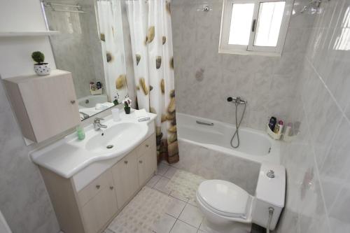 ห้องน้ำของ Nikitas Apartment