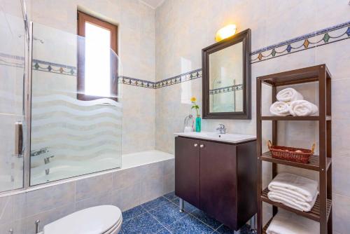 Bathroom sa Villa Ioanna