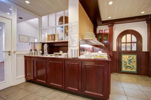 O bucătărie sau chicinetă la Hotel Atlanta