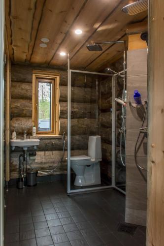 a bathroom with a shower and a toilet and a sink at Villa Konttaisenranta in Ruka