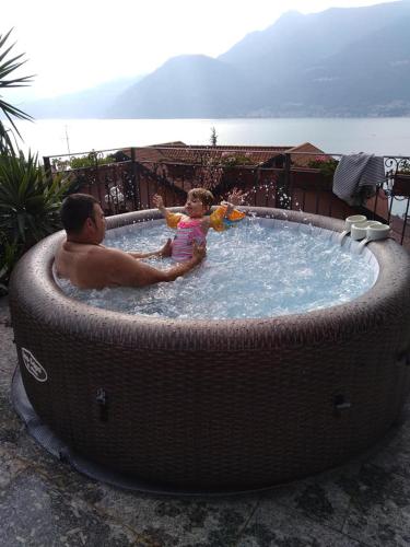 a man and a little girl in a jacuzzi at B&B Villa Anita in Bellano