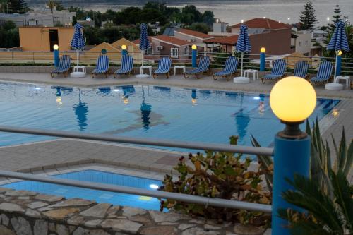 Бассейн в Hotel Mimoza или поблизости