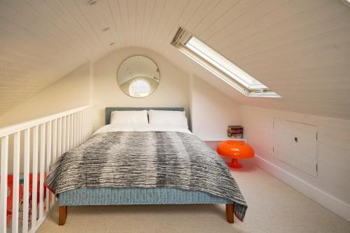 a bedroom with a bed in a attic at Stylish Seaside Maisonette - 200m to Beach in Brighton & Hove