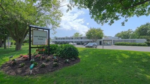 Φωτογραφία από το άλμπουμ του East Hampton House Resort σε East Hampton