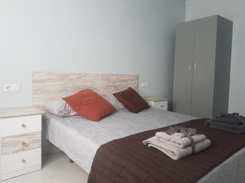 A bed or beds in a room at Apartamentos la Bastida