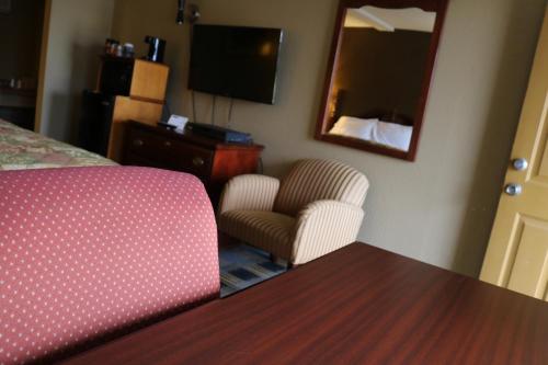 Televisyen dan/atau pusat hiburan di Battlefield Inn Springfield