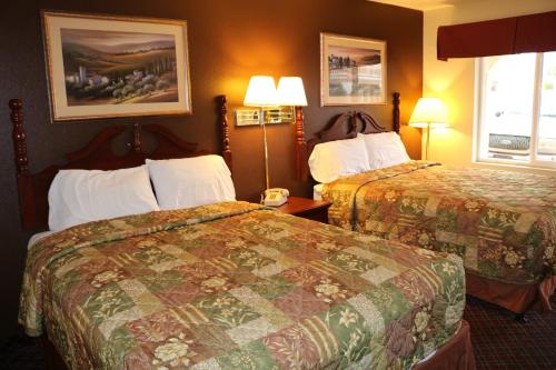 Katil atau katil-katil dalam bilik di Battlefield Inn Springfield