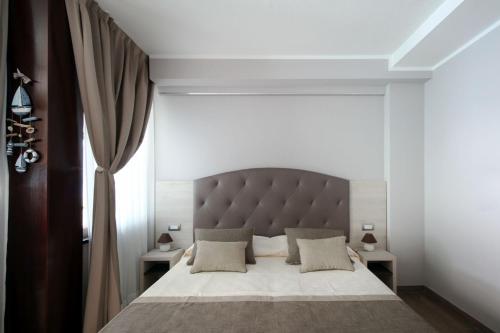 a bedroom with a large bed with a large headboard at Asseu in Sestri Levante