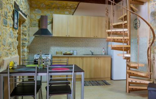 Dapur atau dapur kecil di Nivritos Traditional Homes