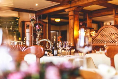 Un restaurante u otro lugar para comer en Hotel Löwen