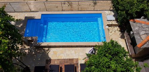 an overhead view of a blue swimming pool at Villa Sukara in Makarska