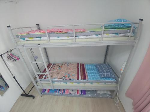 Katil dua tingkat atau katil-katil dua tingkat dalam bilik di Exclusive Use Whole House For You