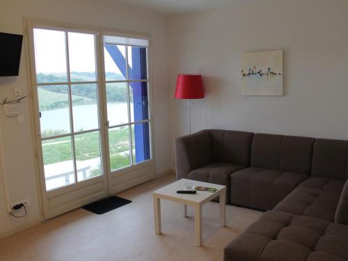 a living room with a couch and a table at Résidence L'Oustal Del Carlat in Carla-Bayle