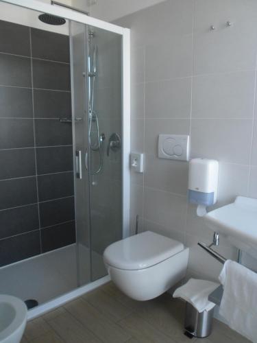 Un baño de My Hotel