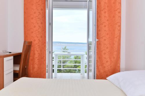 Postel nebo postele na pokoji v ubytování Apartmani Smiljanic