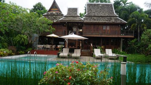 Bazén v ubytování Baansuwanburi - บ้านสุวรรณบุรี nebo v jeho okolí