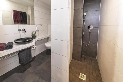 Bilik mandi di Apartmenthaus Burgenheimat in Rhens bei Koblenz