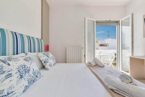 Postel nebo postele na pokoji v ubytování Absolute Suite Apartments