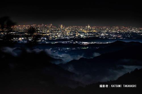 ホテルから撮影された、または一般的な山の景色