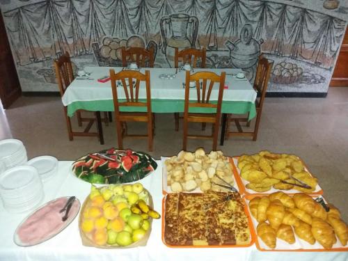 Makanan di atau berdekatan rumah tamu ini