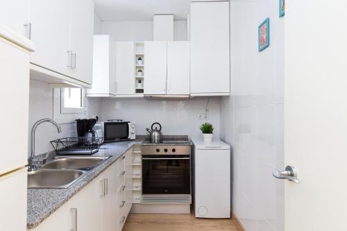 Lovely and Convenient Sagrada Familia Apartment