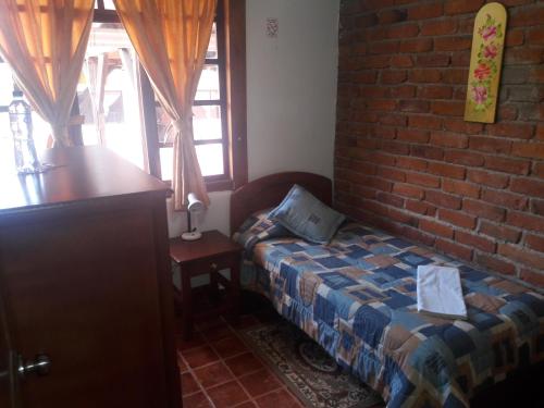 Hosteria Pircapamba tesisinde bir odada yatak veya yataklar