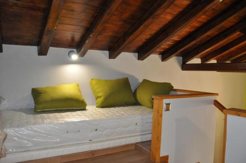 Posteľ alebo postele v izbe v ubytovaní Apostolia's big house Bed and view