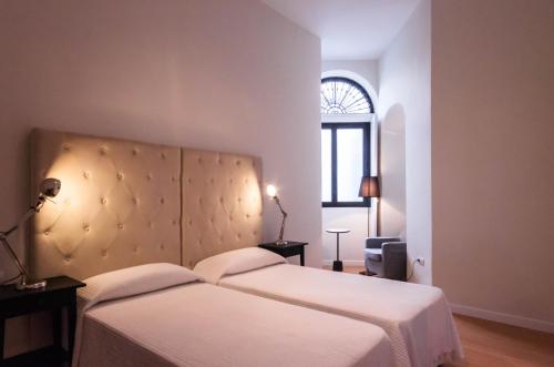 a bedroom with a bed and a window at Palacio Torneria in Jerez de la Frontera