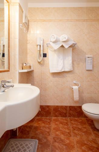 Un baño de Hotel Cirelle Suite & Spa