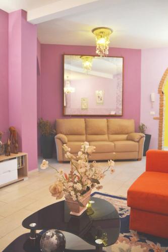 a living room with a couch and a table at B&B La Casa d'Artista in Ortignano Raggiolo